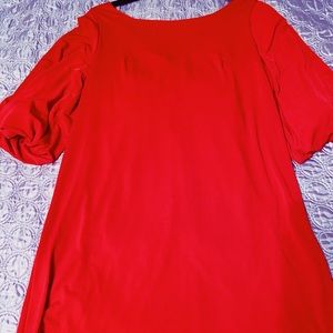Red dress with 3/4 sleeve length, with bow detail